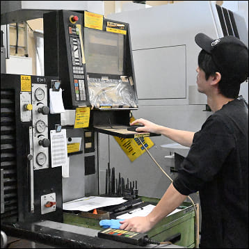 作業している男性１