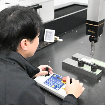 作業している男性２