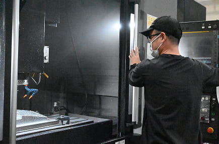 業務をしている方の写真